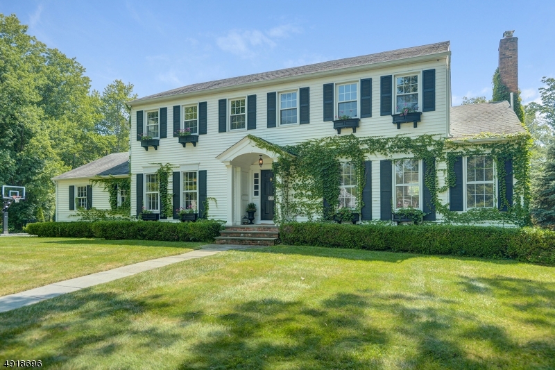 Property Photo:  105 Berkeley Cir  NJ 07920 