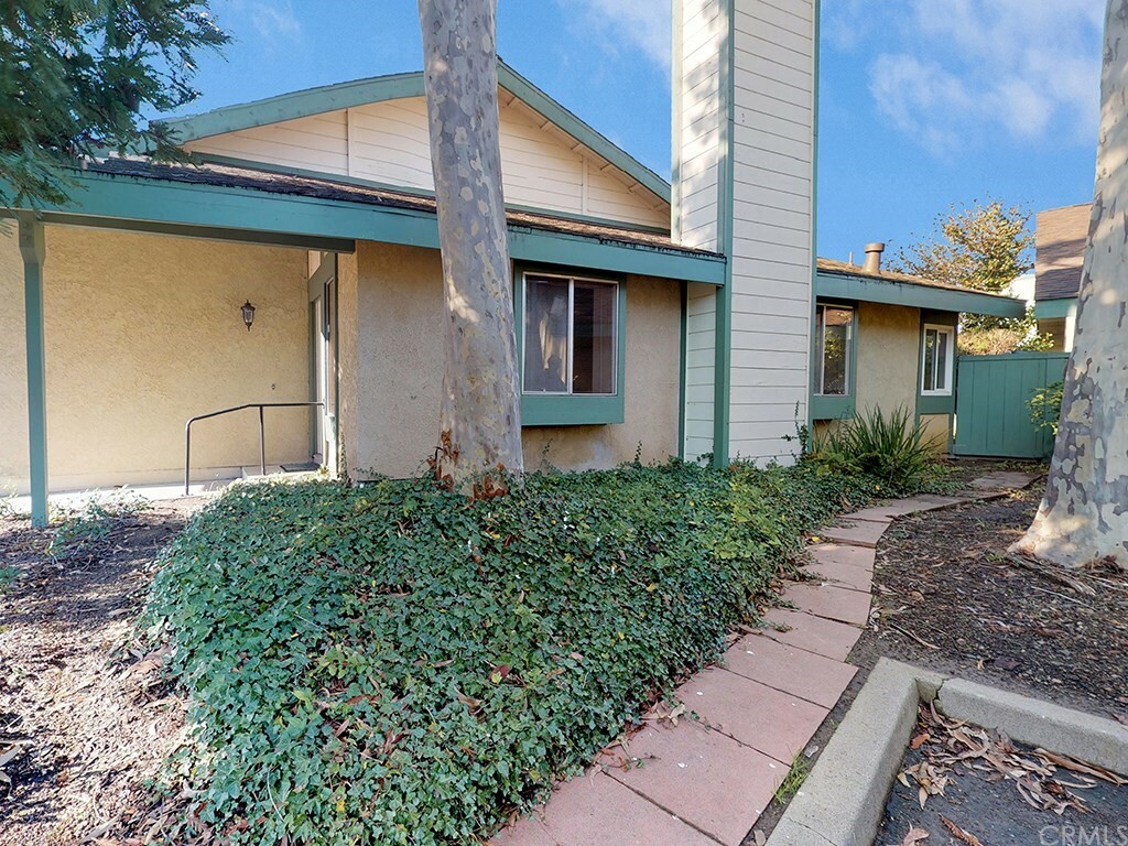 Property Photo:  1351 Royal Way 25  CA 93405 