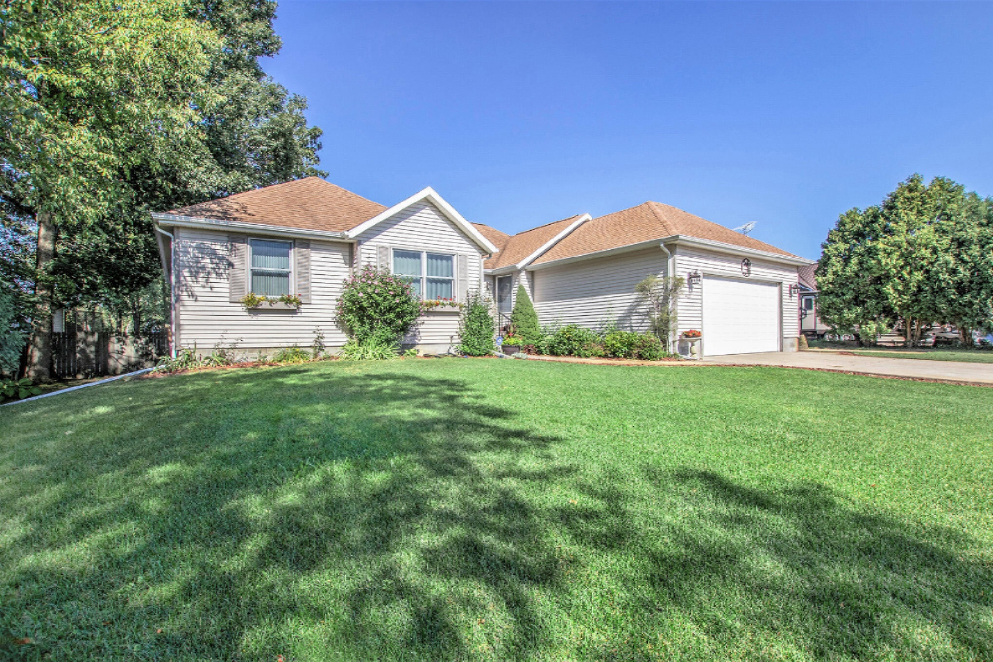 Property Photo: 4007 Meadow Lane MI 49444