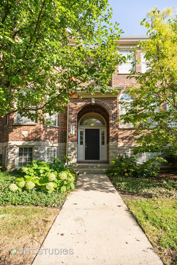 Property Photo: 522 Prestwick Lane IL 60090