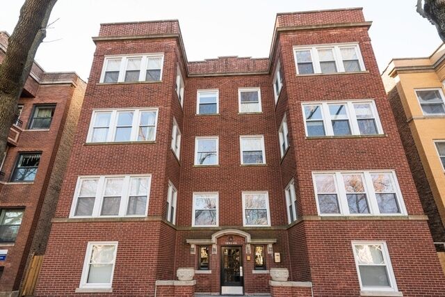 Property Photo: 1241 West Granville Avenue 3E IL 60660