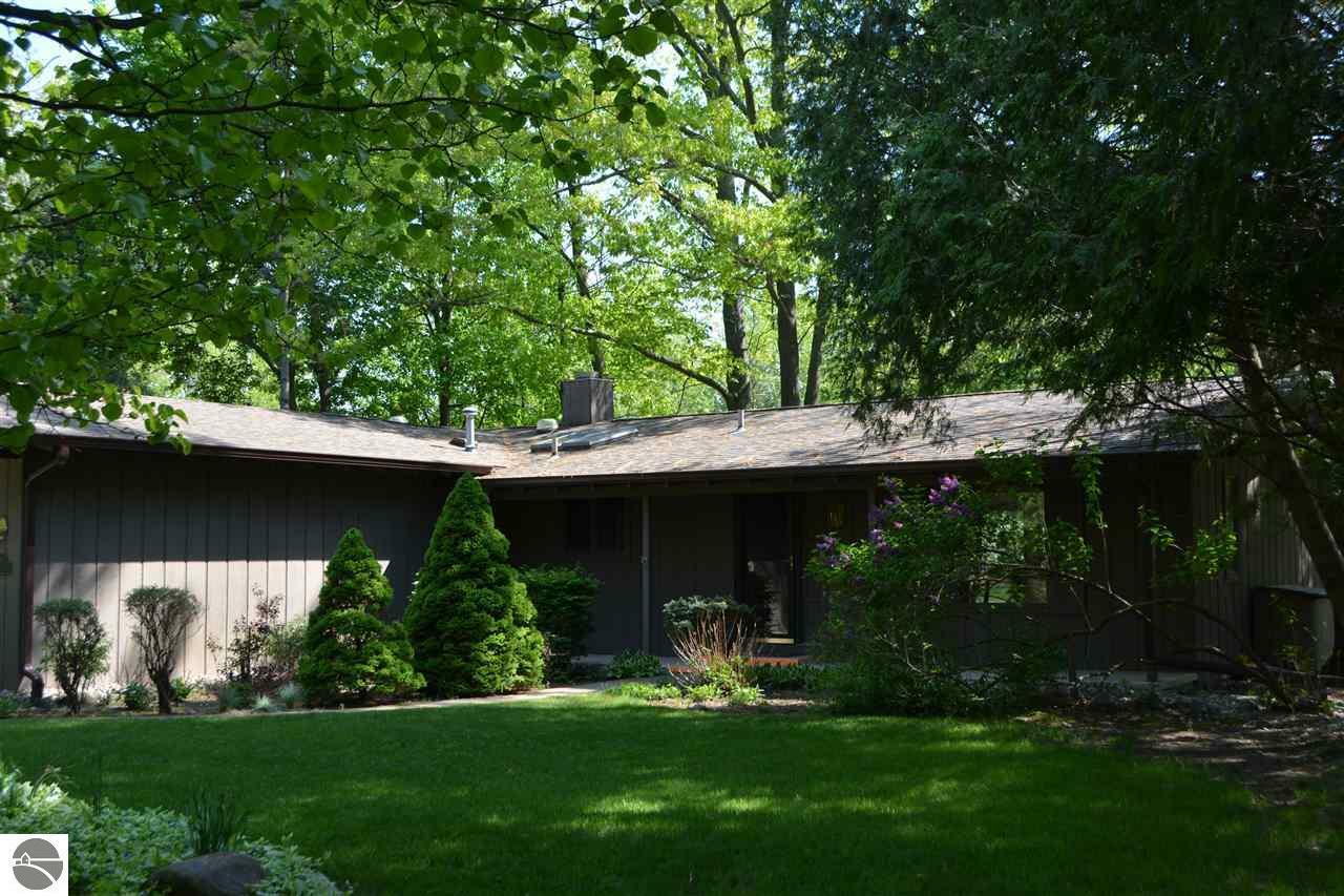 Property Photo:  75 Hiawatha Drive  MI 48858 