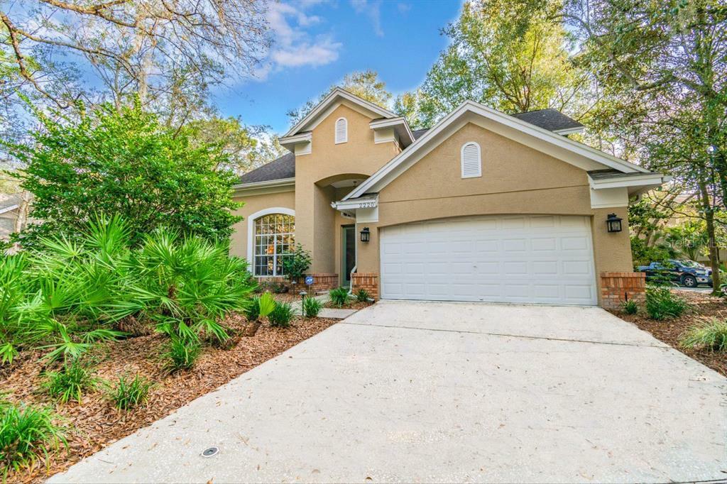 Property Photo:  2220 Green Oaks Lane  FL 33612 