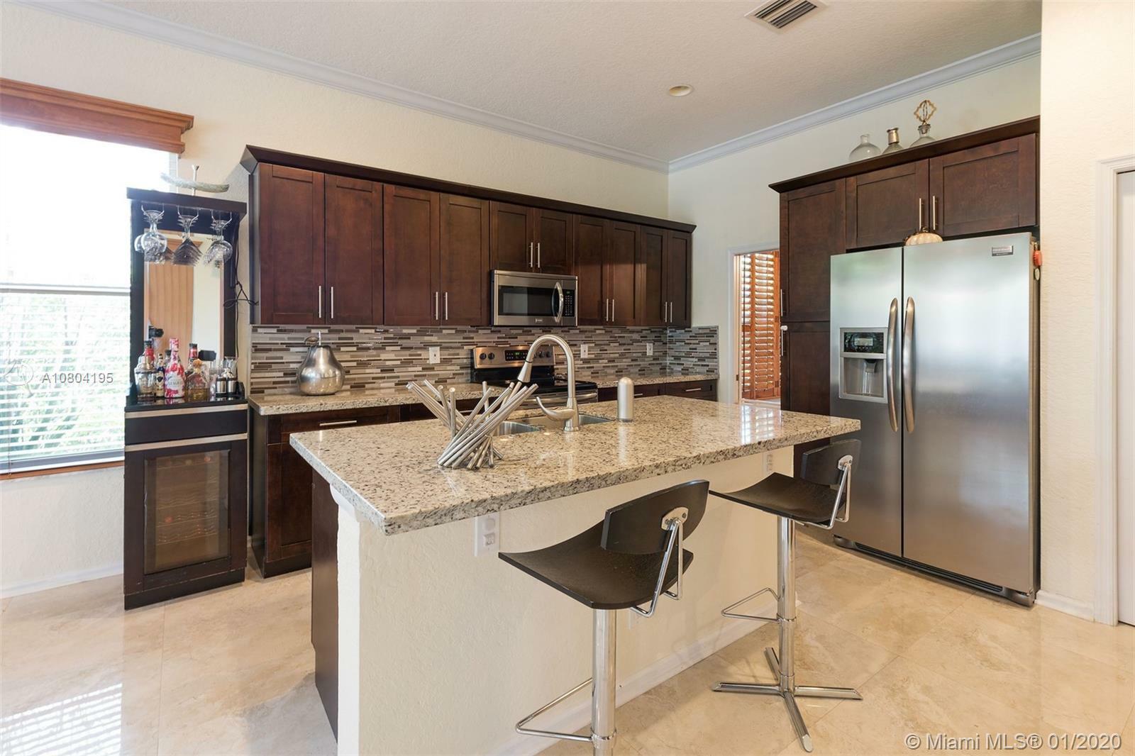 Property Photo:  1929 W Harbor View Cir  FL 33327 