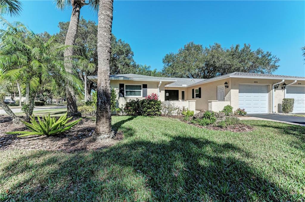 Property Photo:  6916 W Country Club Drive N  FL 34243 