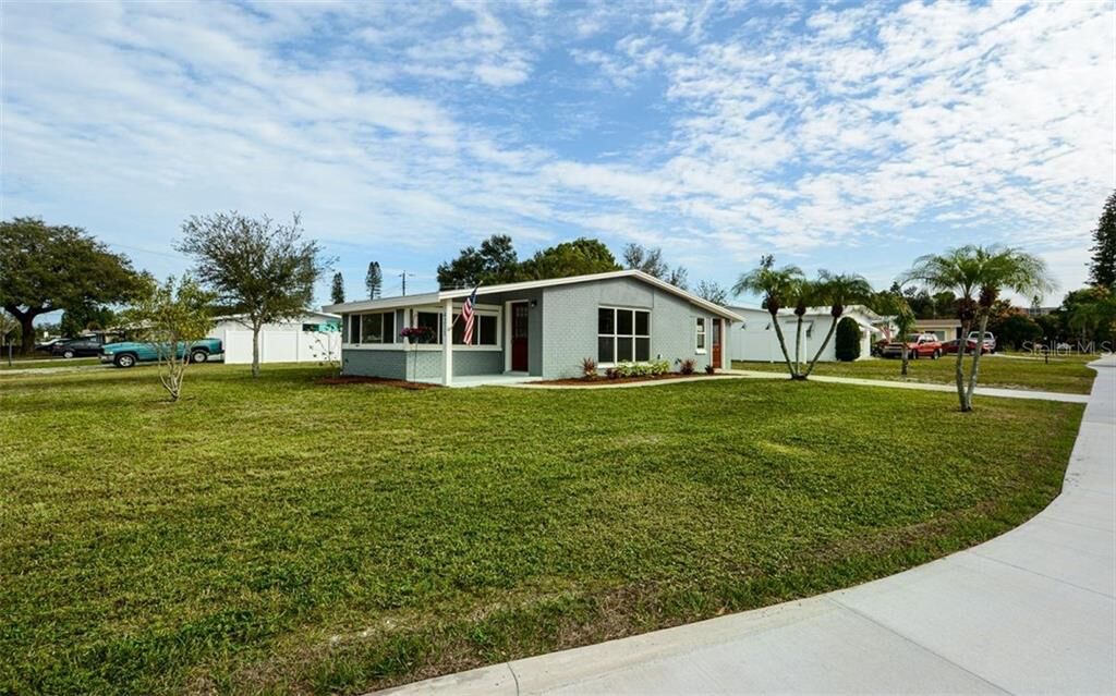 Property Photo:  4211 52nd Street Court W  FL 34209 