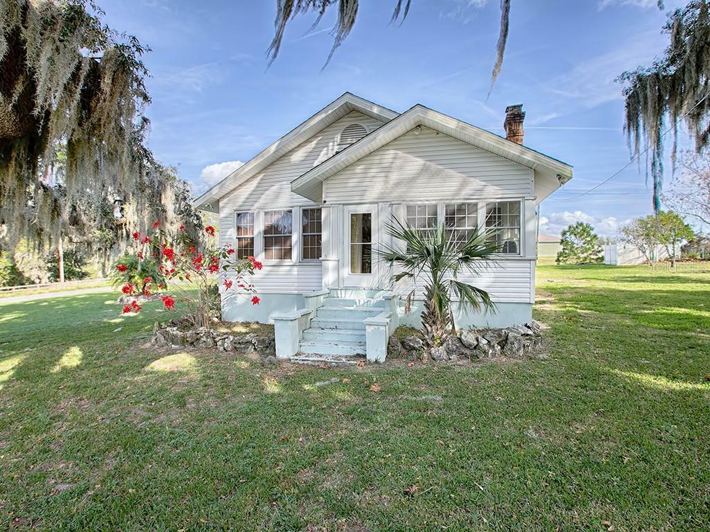 Property Photo:  301 Sunnyside Drive  FL 34748 