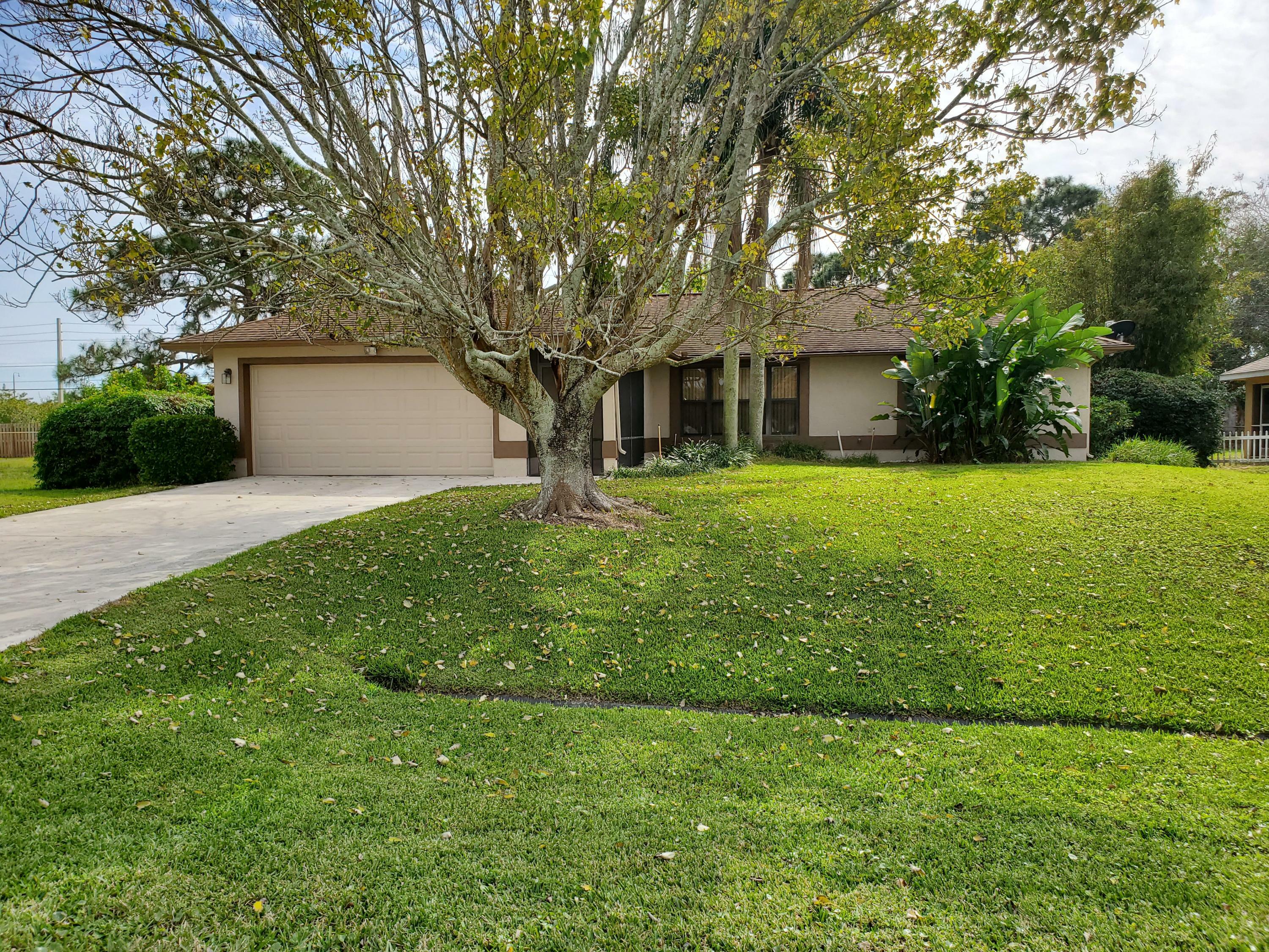 Property Photo:  646 NW Billiar Avenue  FL 34983 