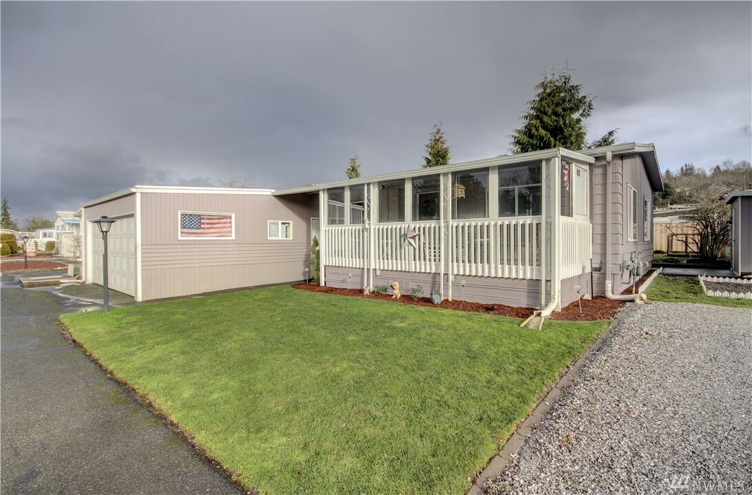 Property Photo:  1200 Lincoln St 423  WA 98229 