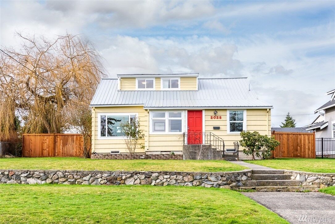 Property Photo:  2028  L Avenue  WA 98221 