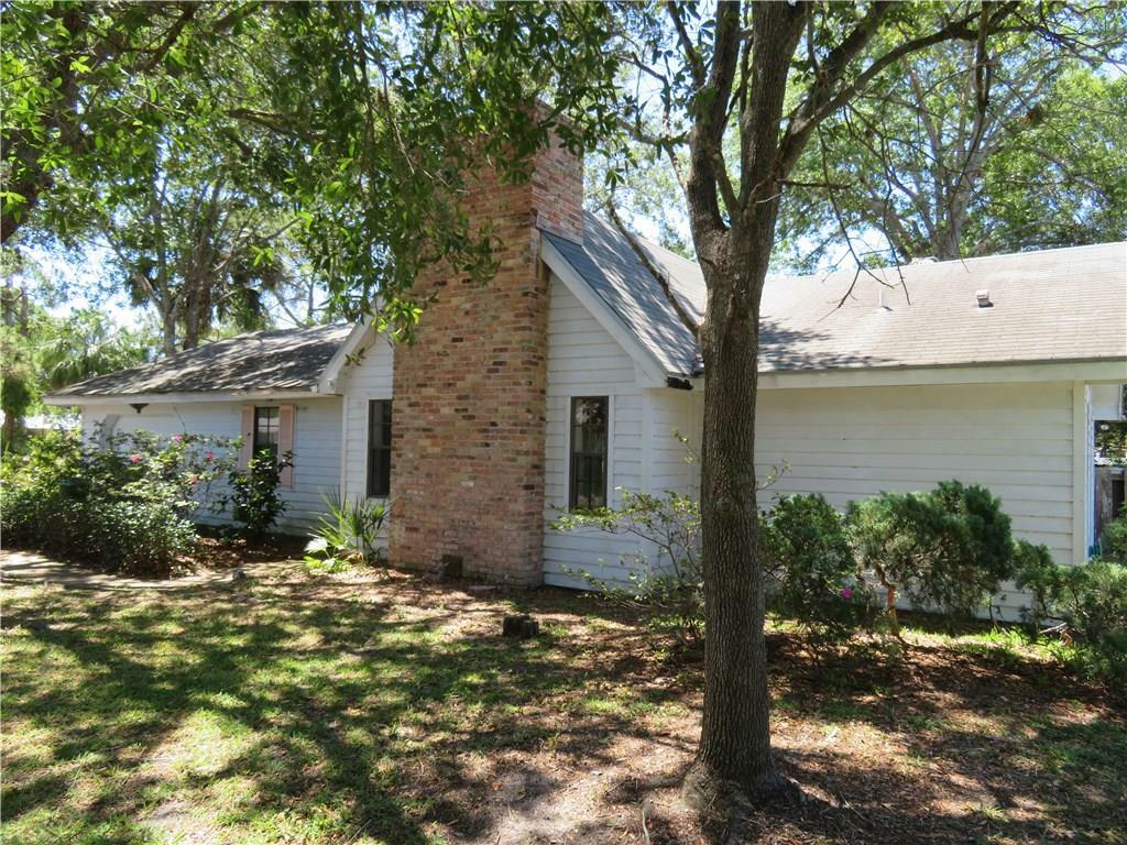 Property Photo:  625 Wallis Avenue  FL 32958 