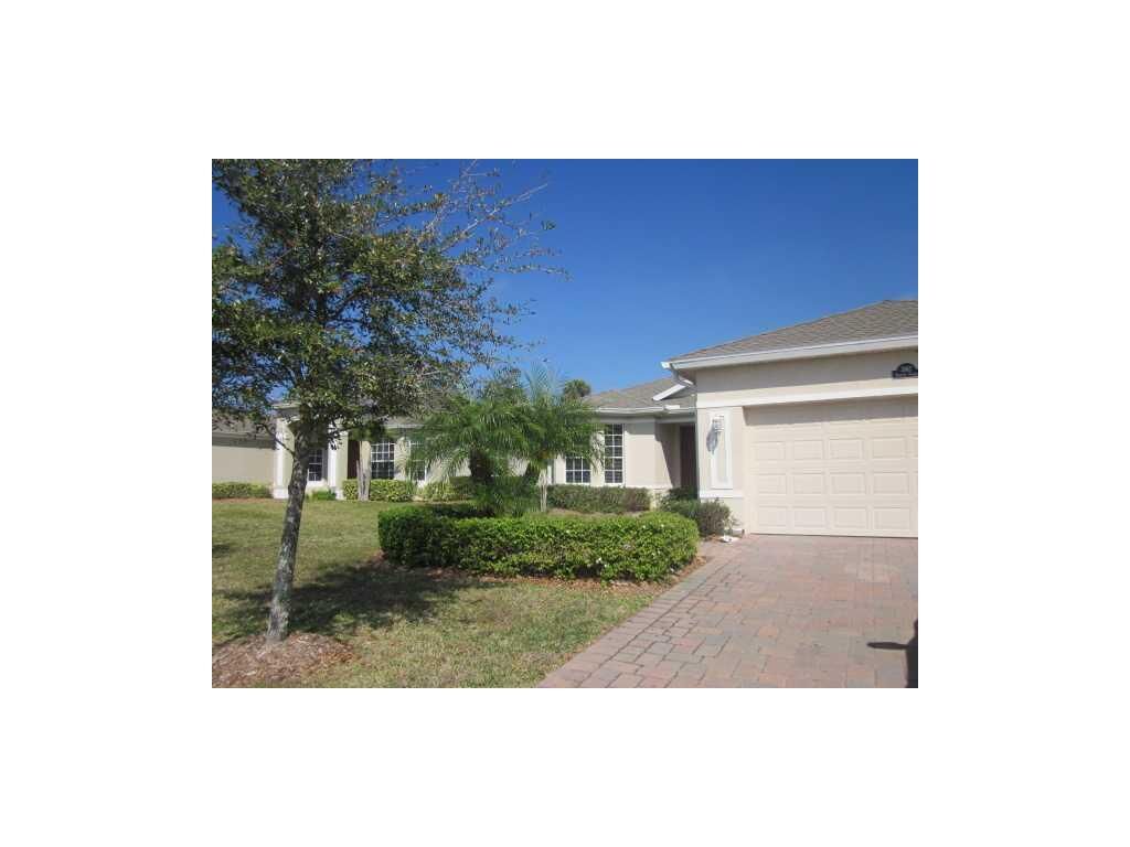 Property Photo: 3167 Ashford Square FL 32966