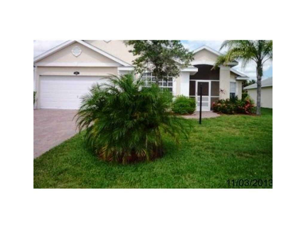 Property Photo: 517 Valencia Circle FL 32968