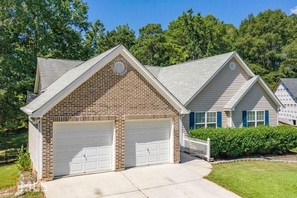 Property Photo: 412 Abbey Pl GA 30180
