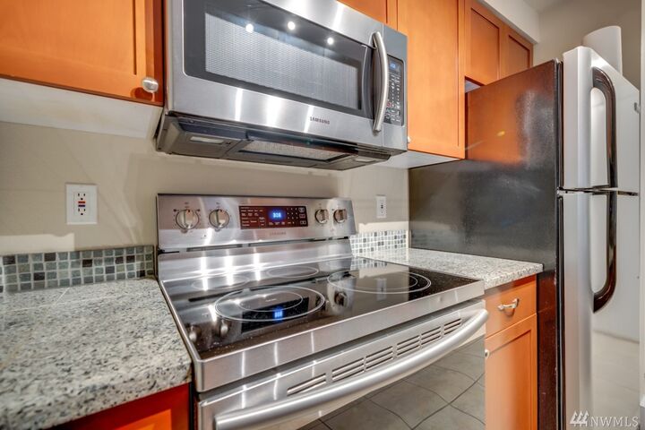 Property Photo:  4831 Fauntleroy Wy SW 203  WA 98136 