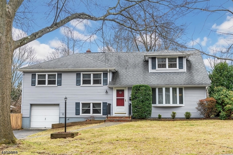 Property Photo:  11 Knollwood Rd  NJ 07960 