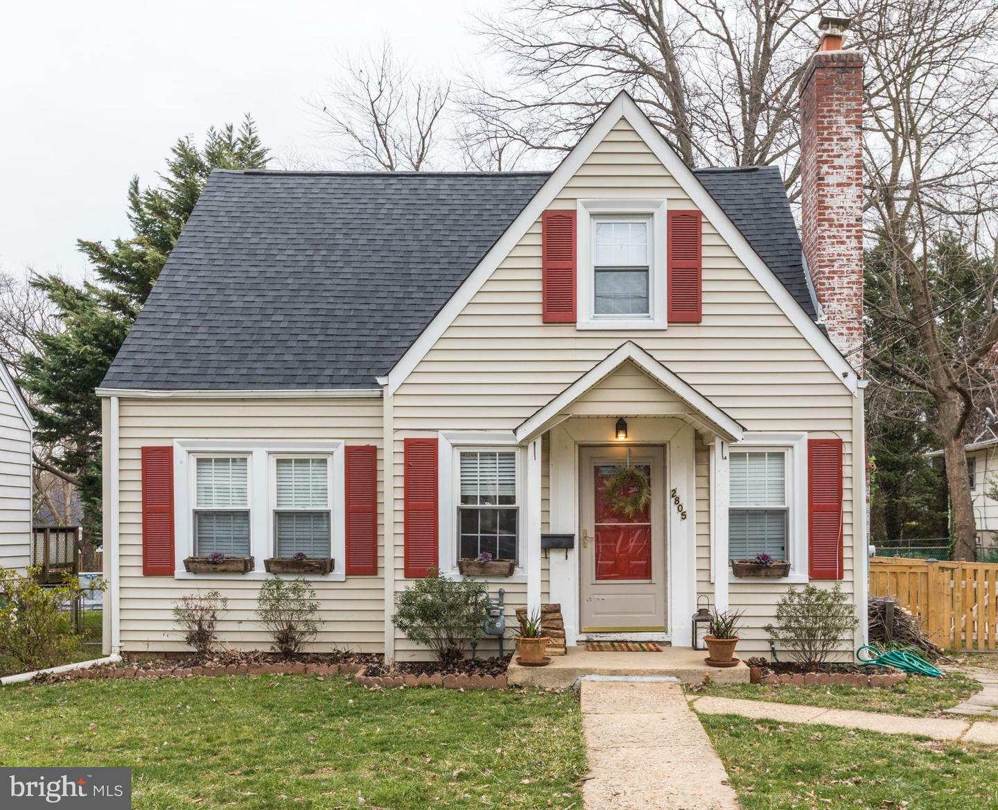 Property Photo: 2805 Greenway Boulevard VA 22042