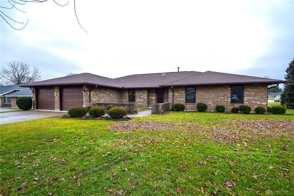 Property Photo: 1130 Meadow Lark Drive OH 45323
