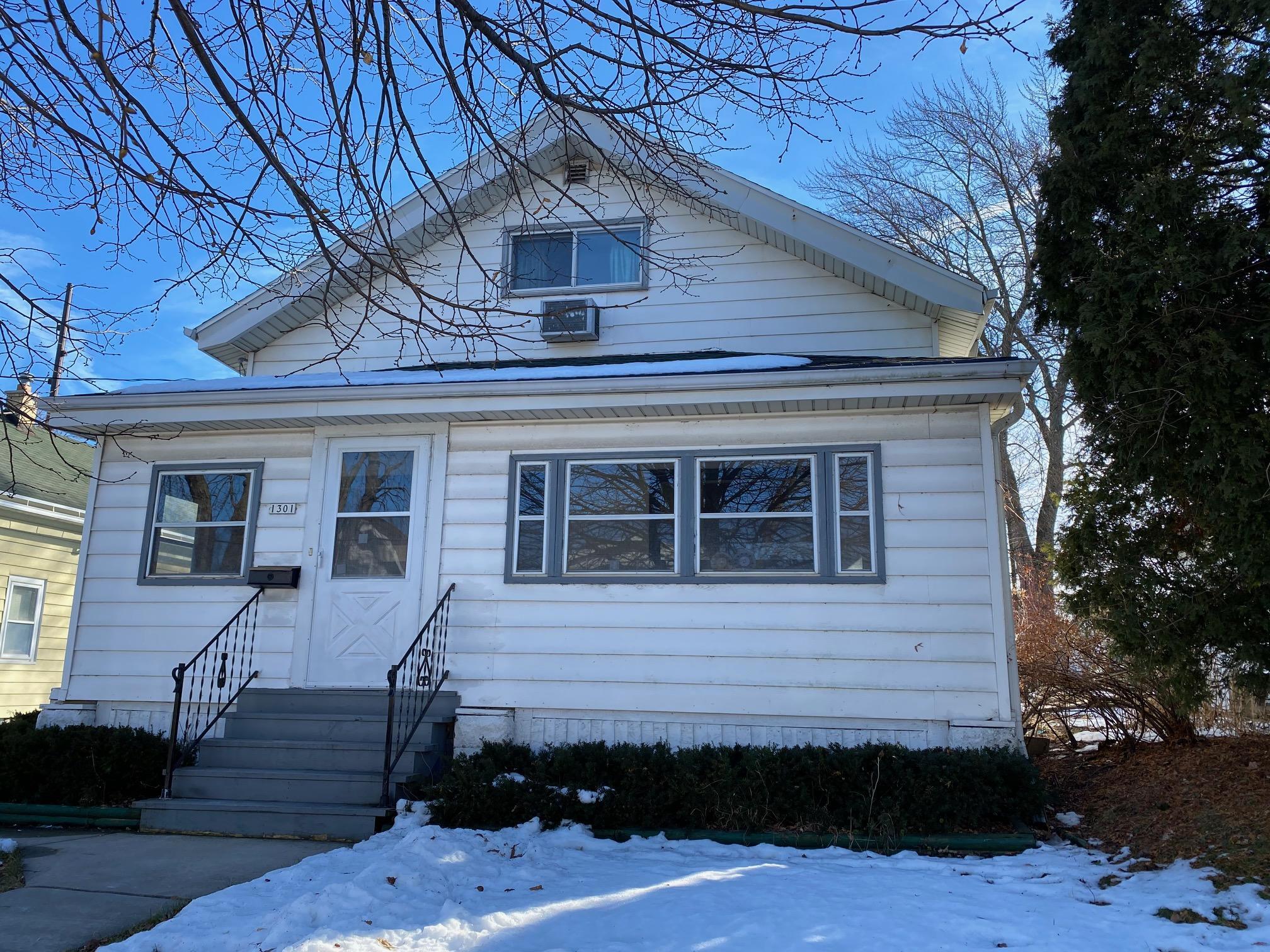 Property Photo: 1301 E Seeley St WI 53207