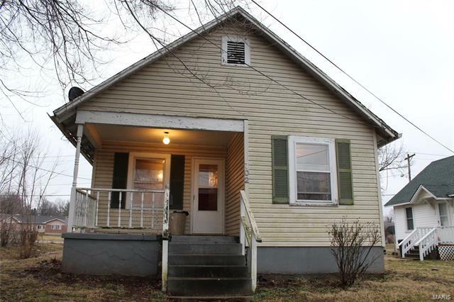 Property Photo:  702 West Liberty Street   63640 