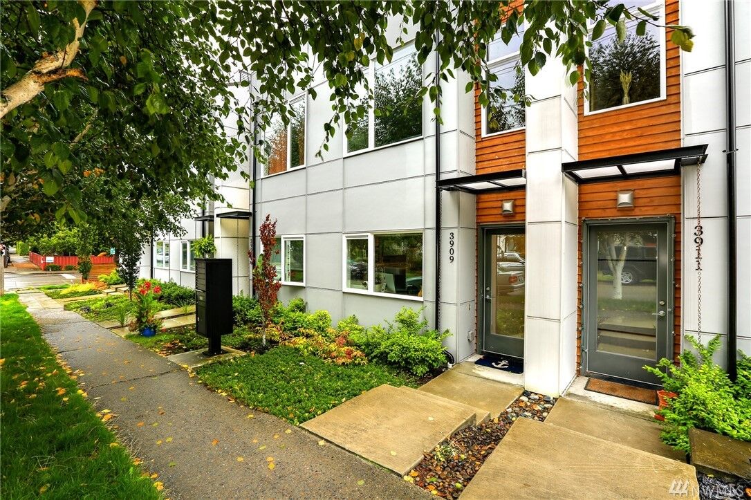 Property Photo: 3909 SW Findlay Street WA 98136