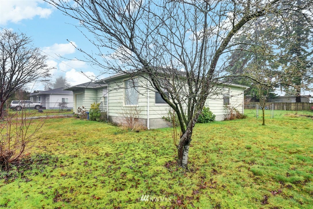 Property Photo:  1202 E Casino Road  WA 98203 