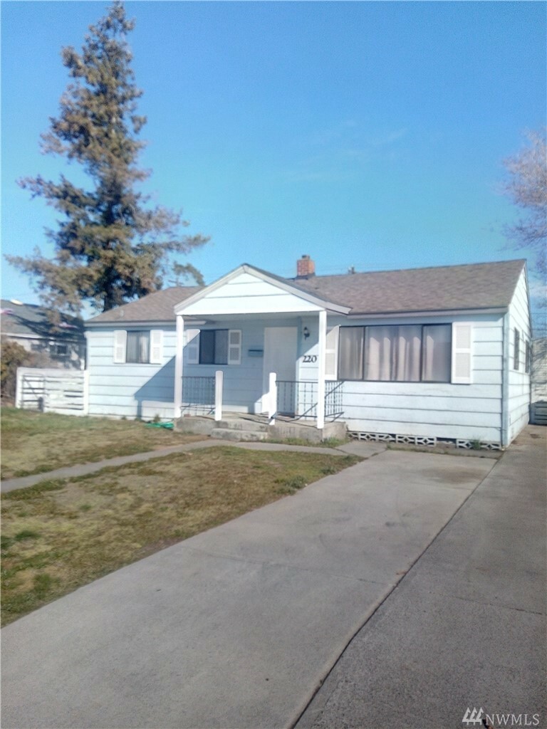 220 W Loop Dr  Moses Lake WA 98837 photo