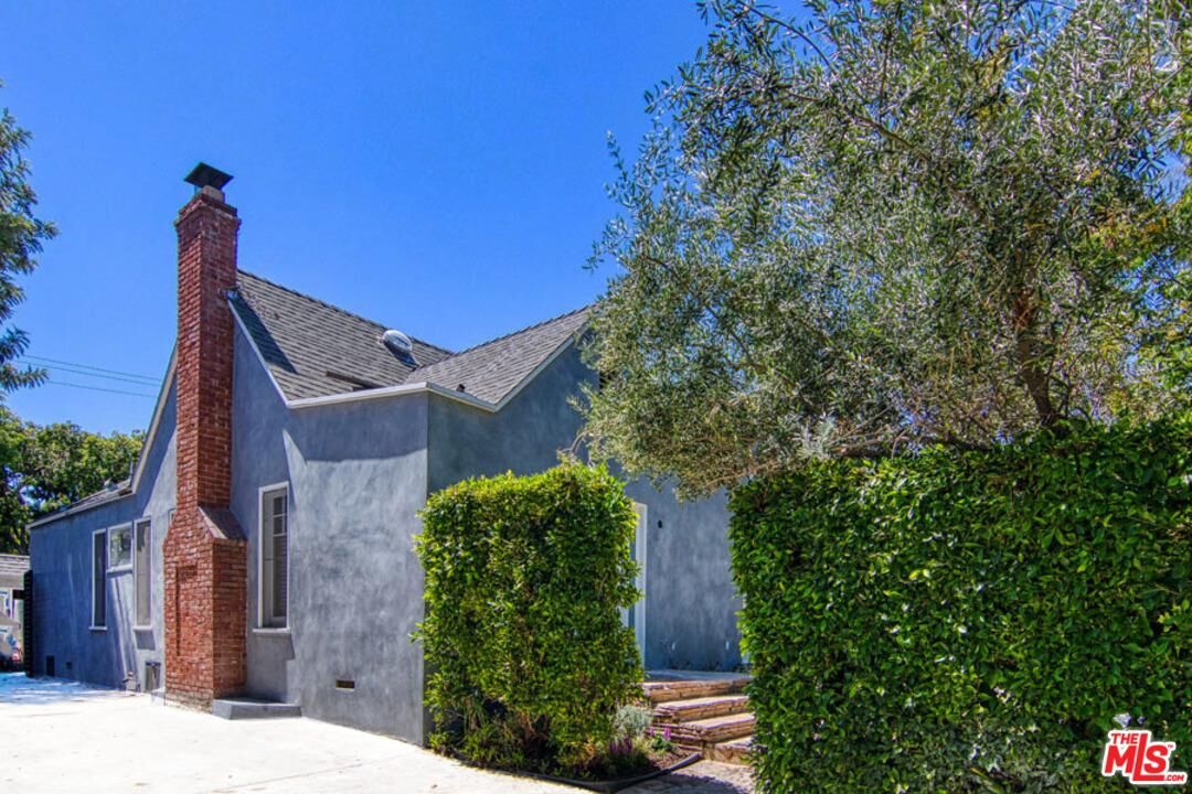 Property Photo:  363 Huntley Dr  CA 90048 