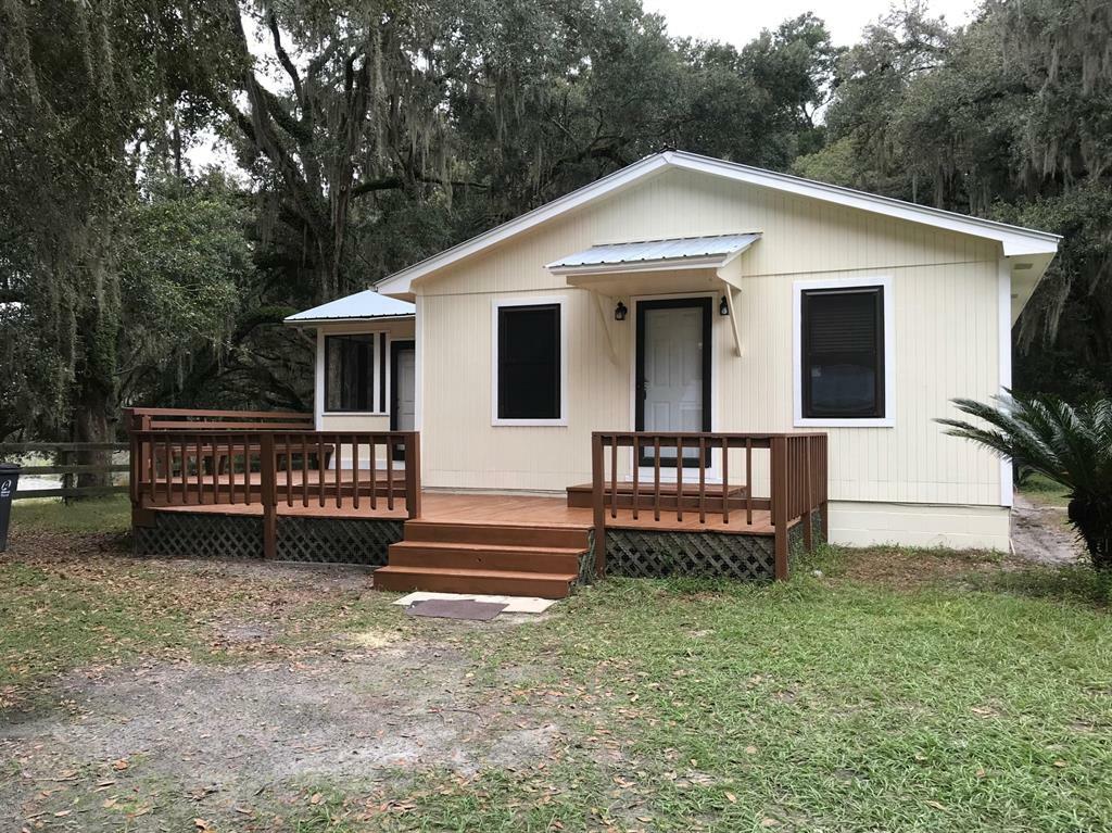 Property Photo:  17050 SE 67th Place  FL 32668 