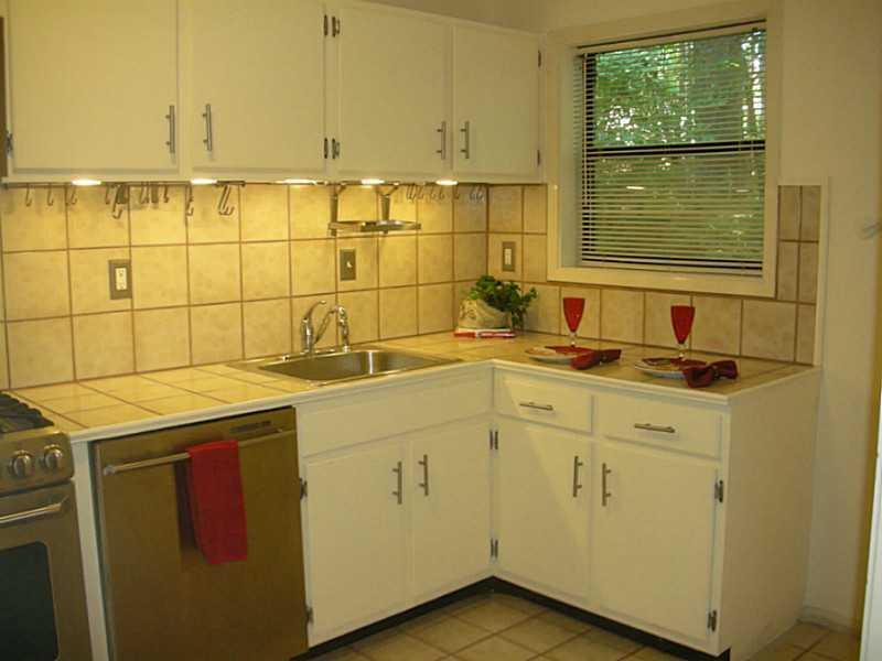Property Photo: 806 Dunbar Drive 8 30338