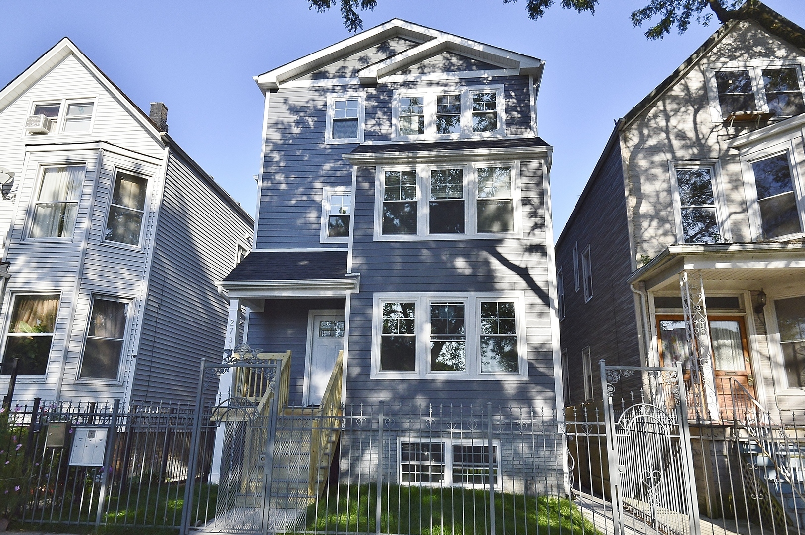 Property Photo:  2733 North Hamlin Avenue 1  IL 60647 