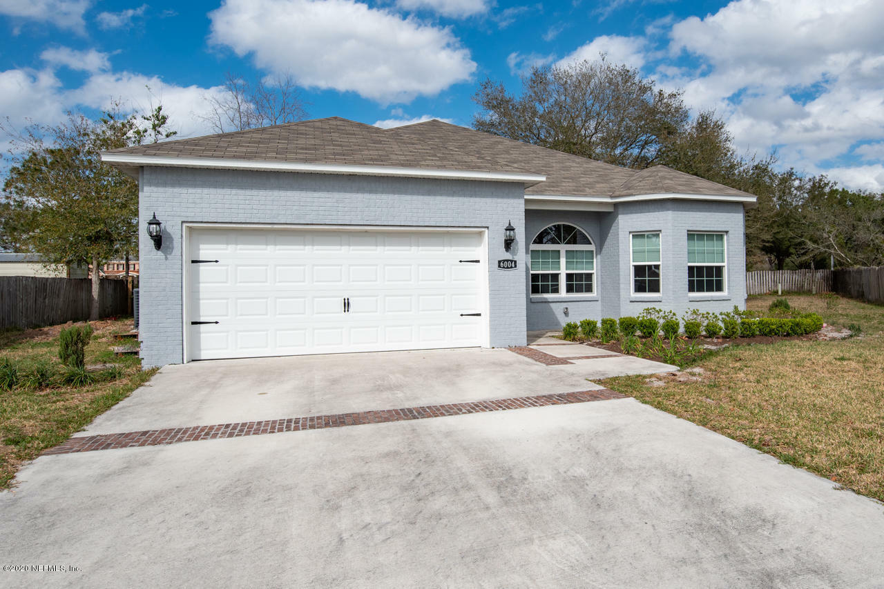 Property Photo:  6004 E 1st Manor  FL 32177 