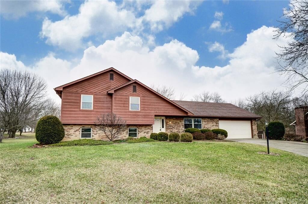 Property Photo: 1698 N Laddie Court OH 45432
