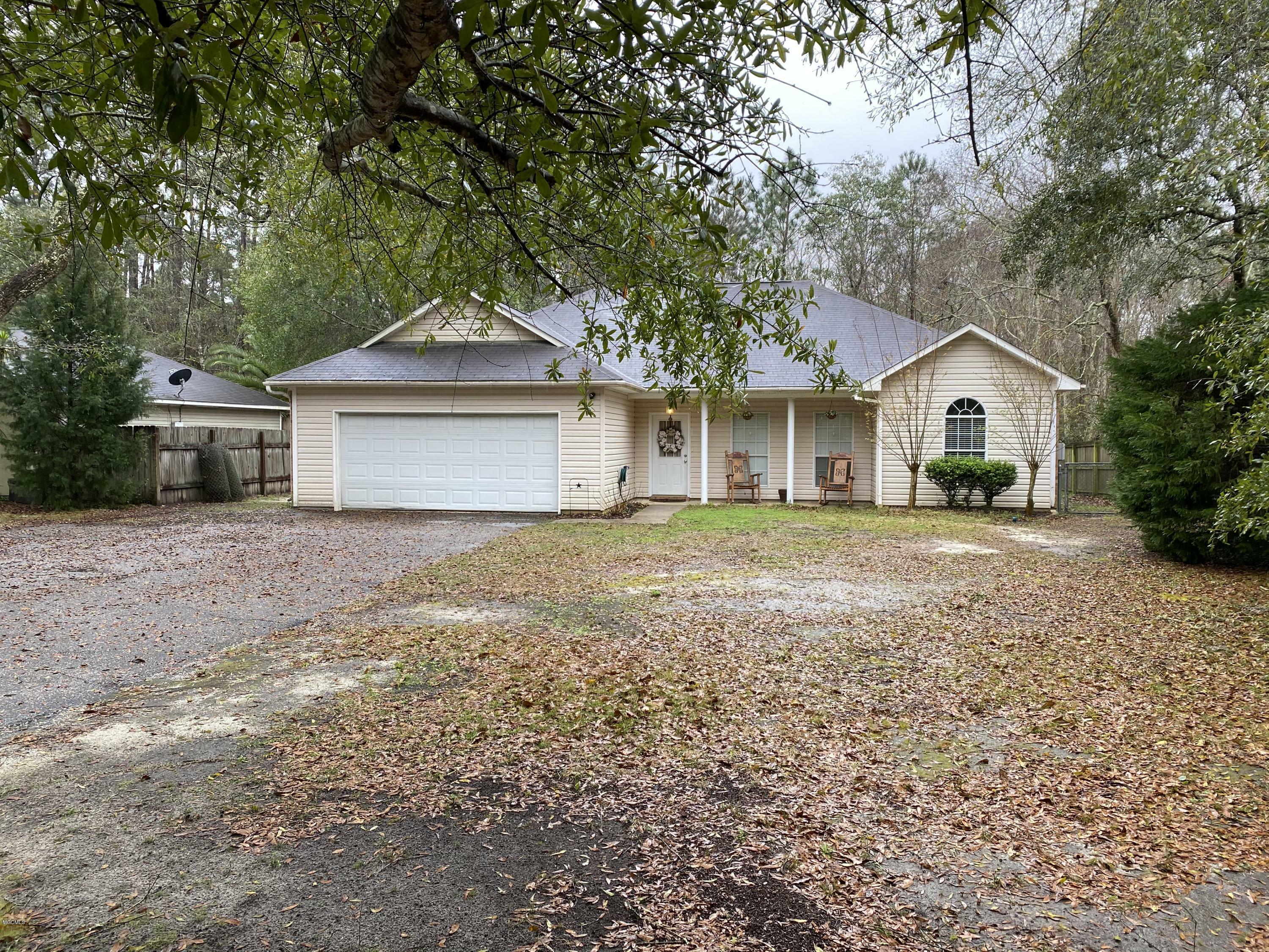 Property Photo:  1121 Spruce Street  MS 39564 