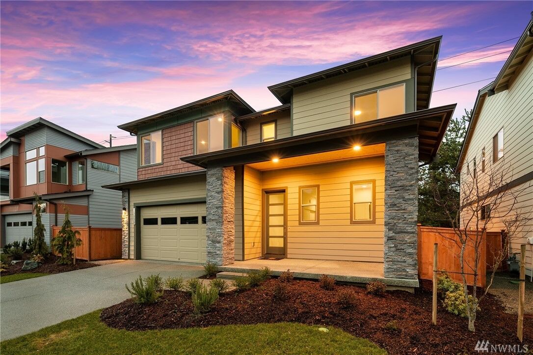 Property Photo:  1196 SE 14th Place  WA 98045 