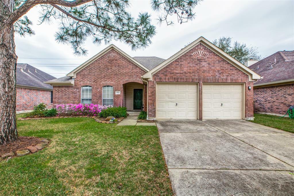 Property Photo: 2706 Glen Cullen Lane TX 77584