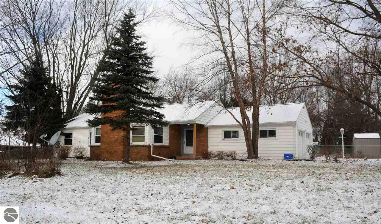 Property Photo:  802 Gordon Street  MI 48858 