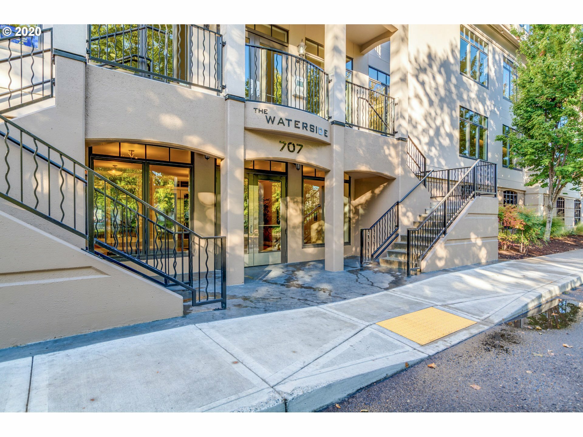 Property Photo:  707 N Hayden Island Dr 416  OR 97217 