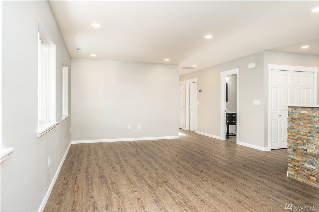 Property Photo: 221 W Commercial St WA 98826