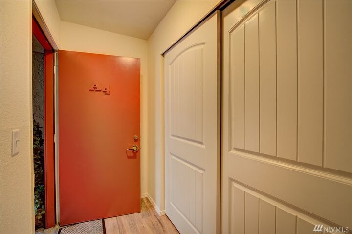 Property Photo: 14012 Juanita Dr NE A4 WA 98034