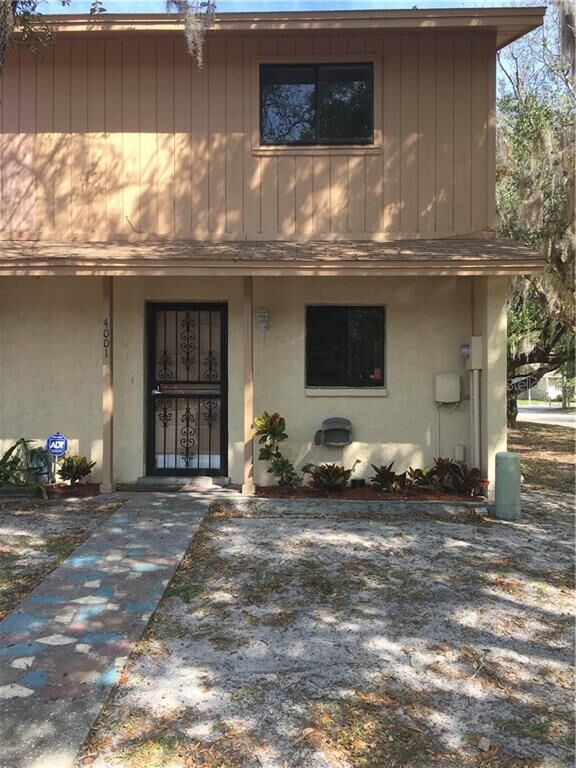 Property Photo: 4001 Pine Limb Court FL 33614