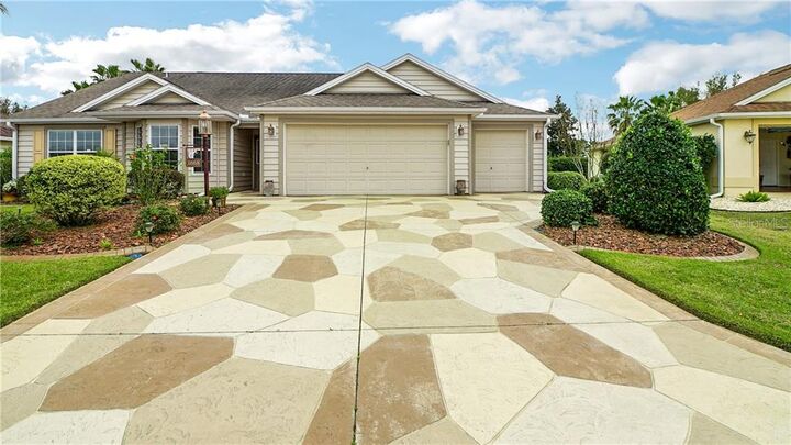Property Photo: 1668 Dutchess Loop FL 32162