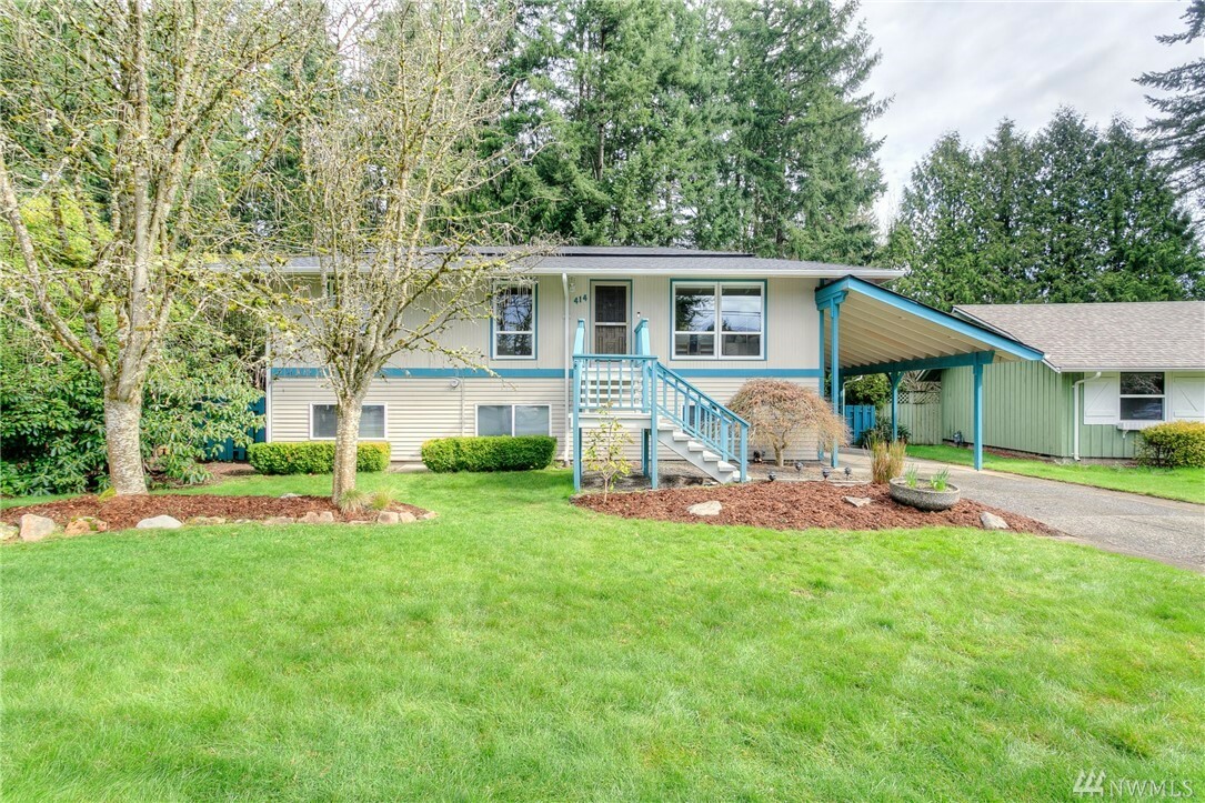 Property Photo:  414 Chelan Ave SE  WA 98059 