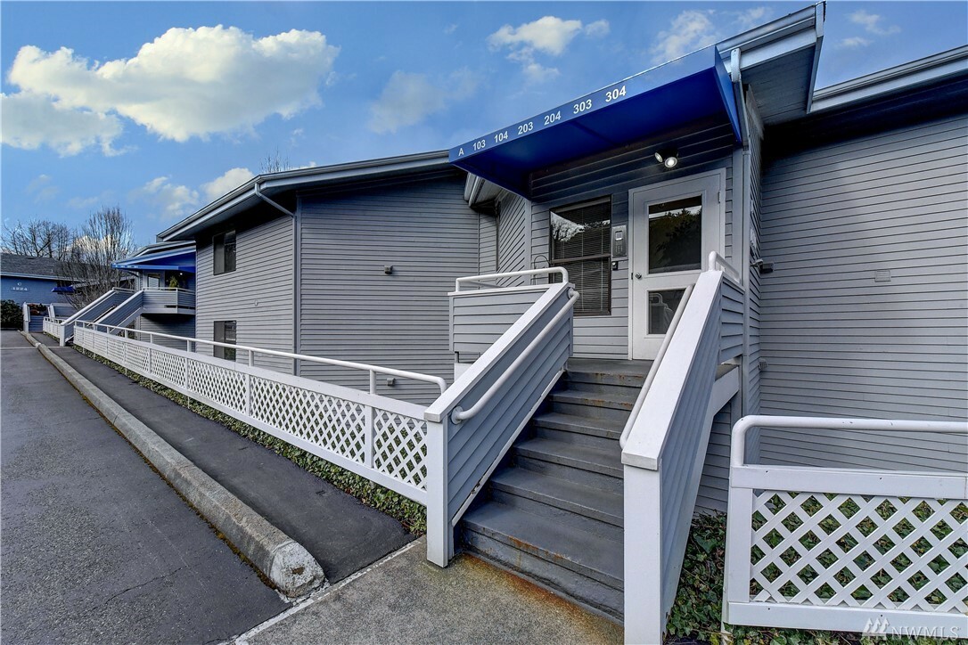 Property Photo: 1226 6th Ave S A304 WA 98020