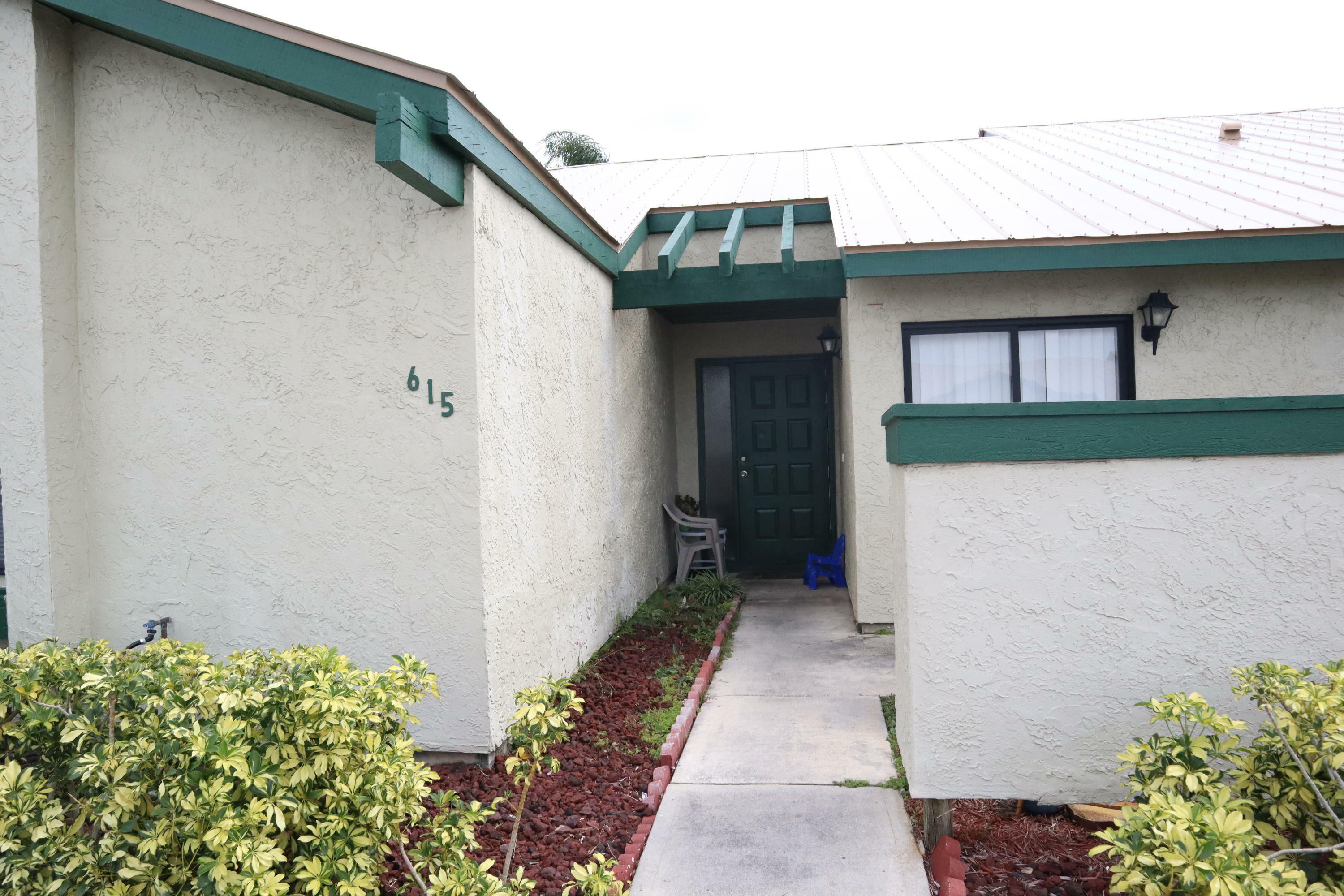 Property Photo:  615 SW Jeanne Street  FL 34953 