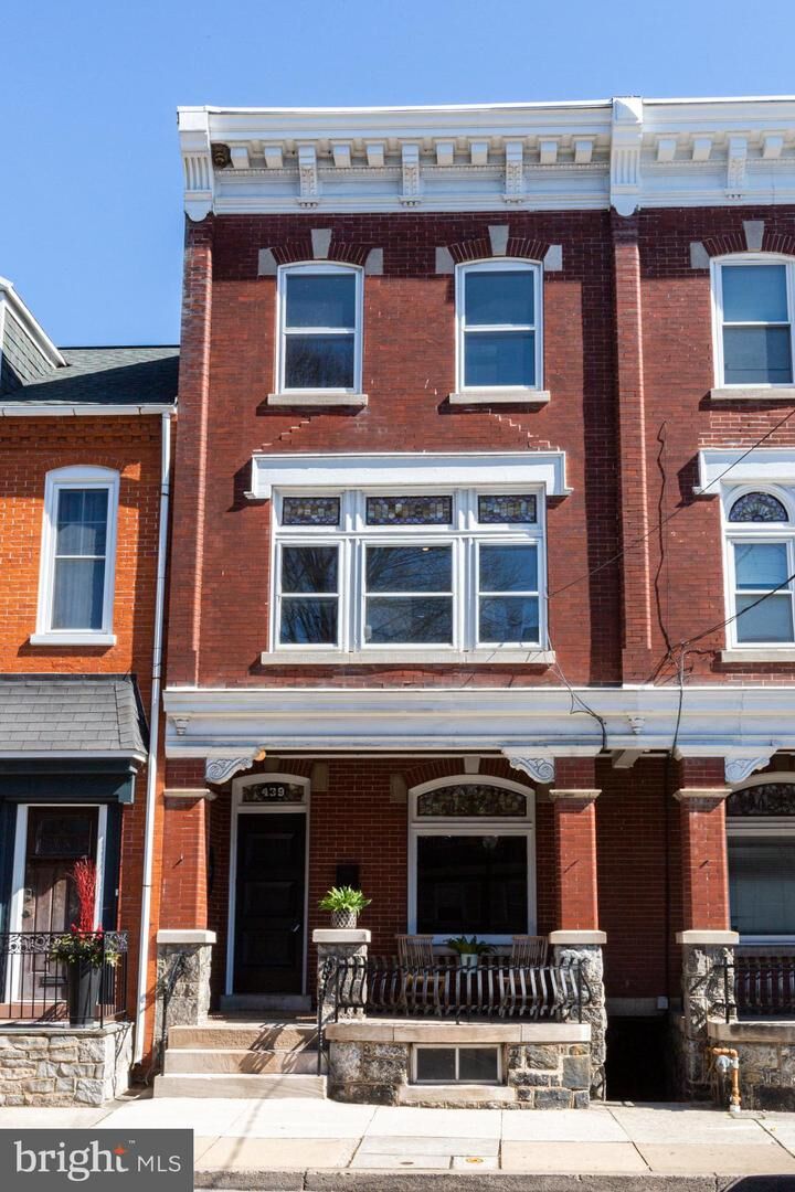 Property Photo:  439 N Queen Street  PA 17603 