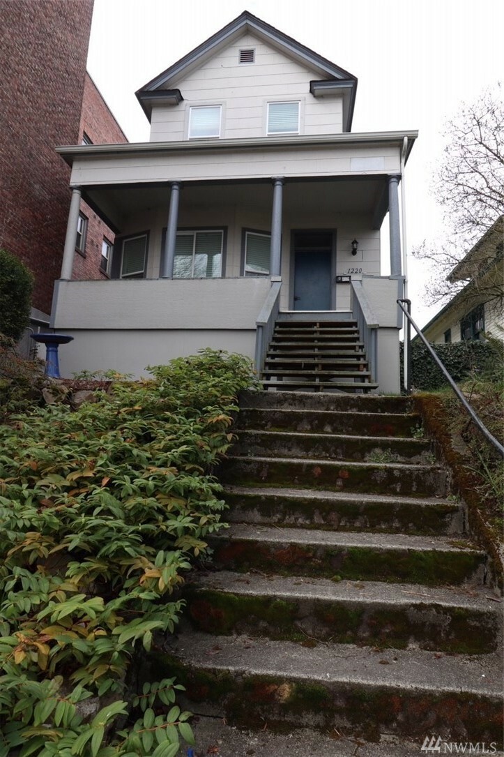 Property Photo:  1220 Yakima Ave  WA 98405 