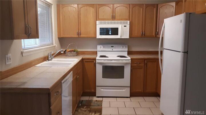 Property Photo: 11501 Roosevelt Wy NE WA 98125