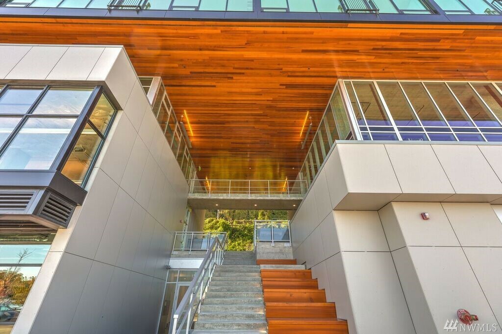 Property Photo: 1307 Harbor Ave SW 505 WA 98116