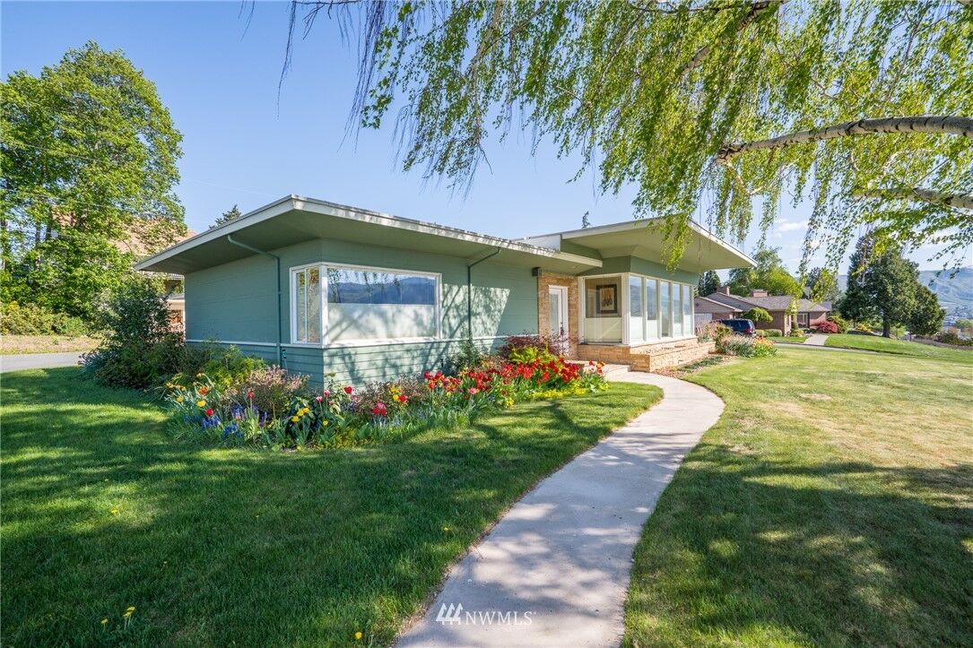 Property Photo:  1321 N Arbor Terrace  WA 98802